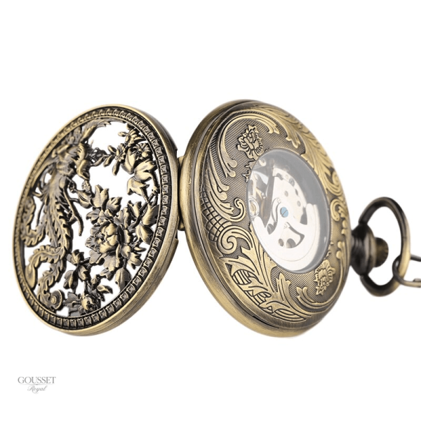 Accessoire féminin : montre à gousset au style vintage